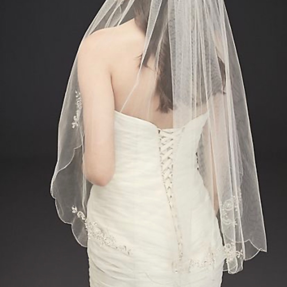 Beaded Scalloped Edge Veil With Crystal